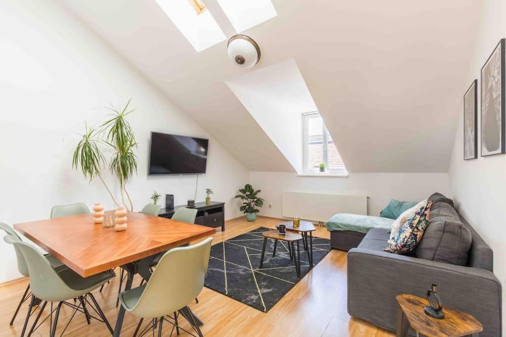 Modern Colonial Style, Central, Rooftop, Bbq Vienne Extérieur photo