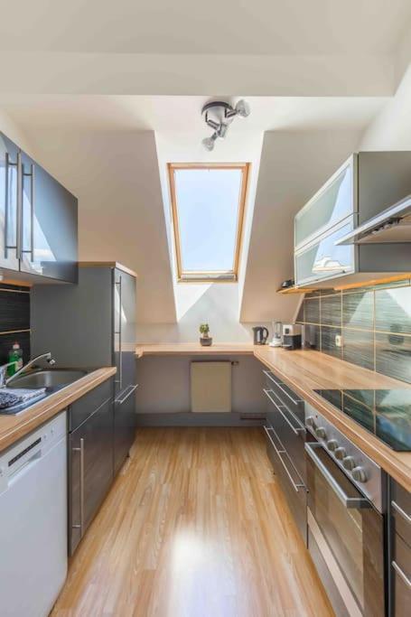 Modern Colonial Style, Central, Rooftop, Bbq Vienne Extérieur photo