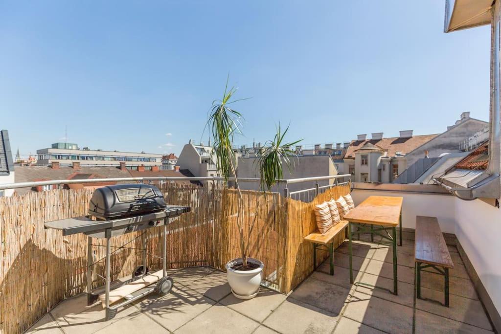 Modern Colonial Style, Central, Rooftop, Bbq Vienne Extérieur photo