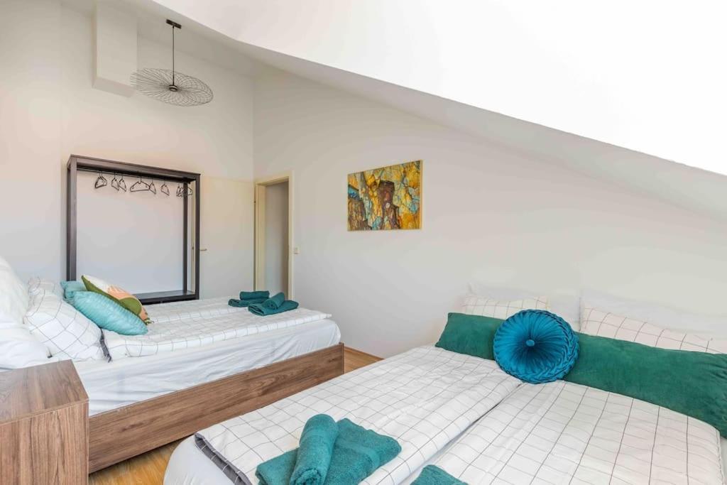 Modern Colonial Style, Central, Rooftop, Bbq Vienne Extérieur photo